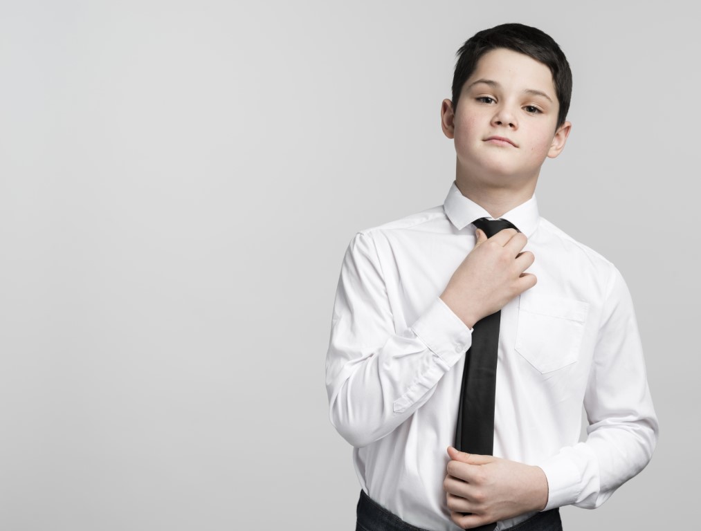 Школьные белые рубашки для мальчиков: правила выбора и ухода